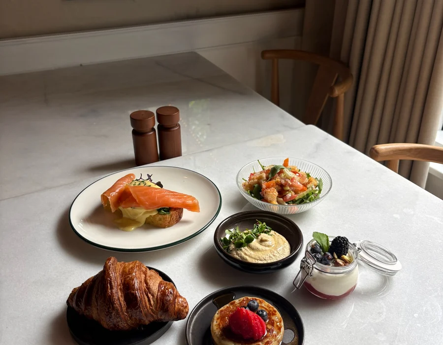 Mezze-tallerkener med dips og focaccia fra CAVU